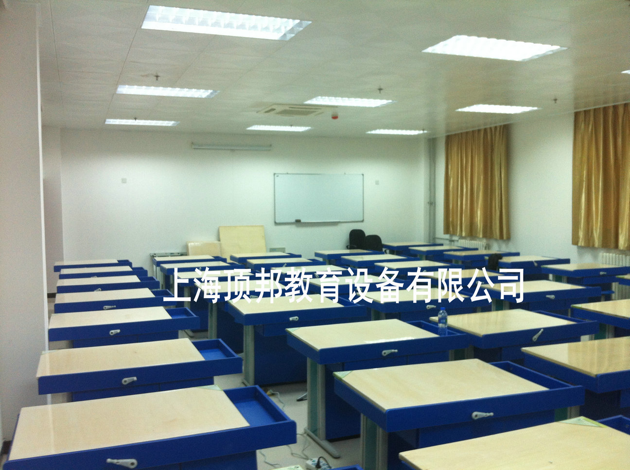 機(jī)械制圖測繪實(shí)訓(xùn)室標(biāo)準(zhǔn)(圖14) 工程制圖桌