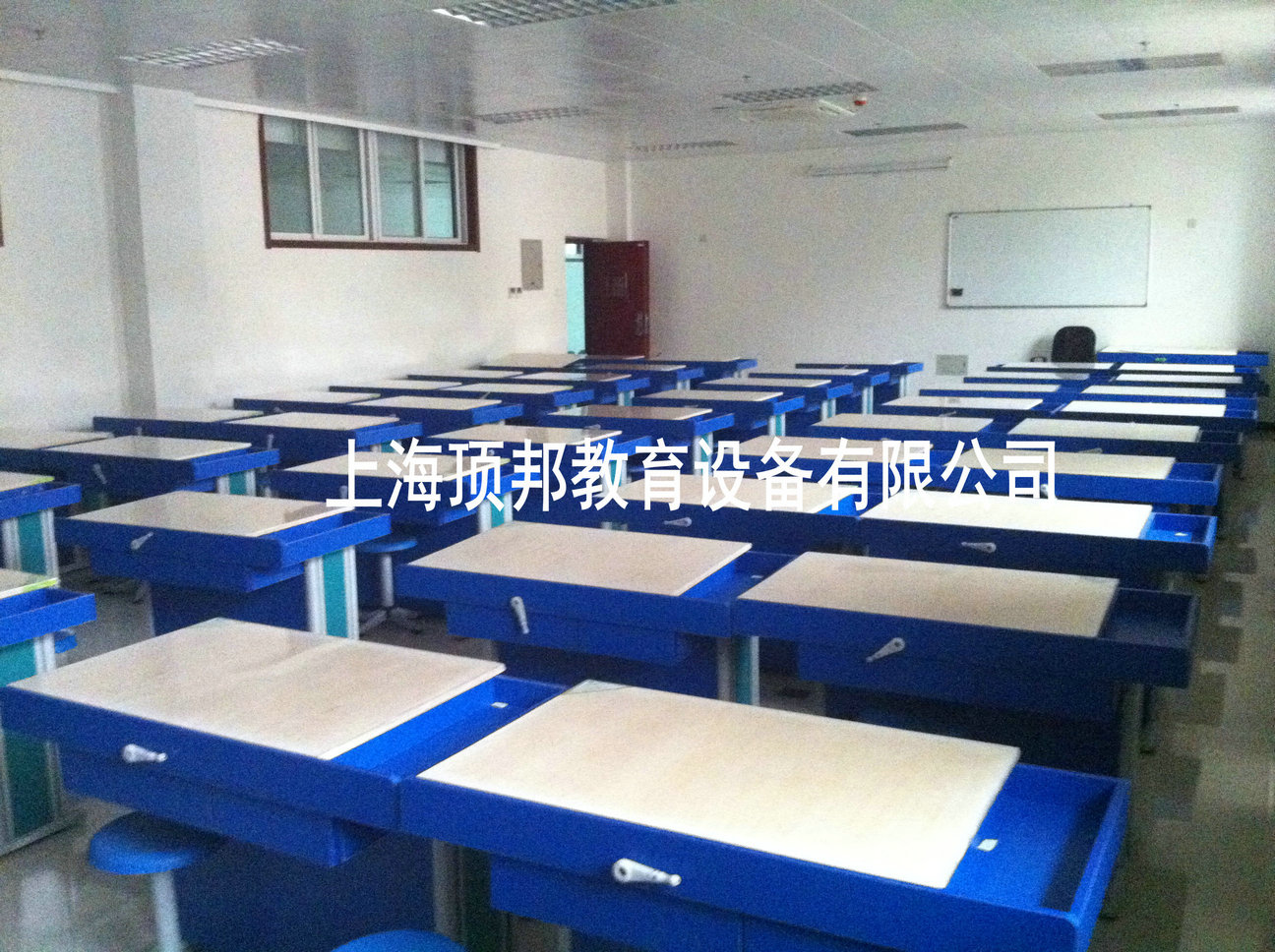 機(jī)械制圖測繪實(shí)訓(xùn)室標(biāo)準(zhǔn)(圖15) 繪圖桌