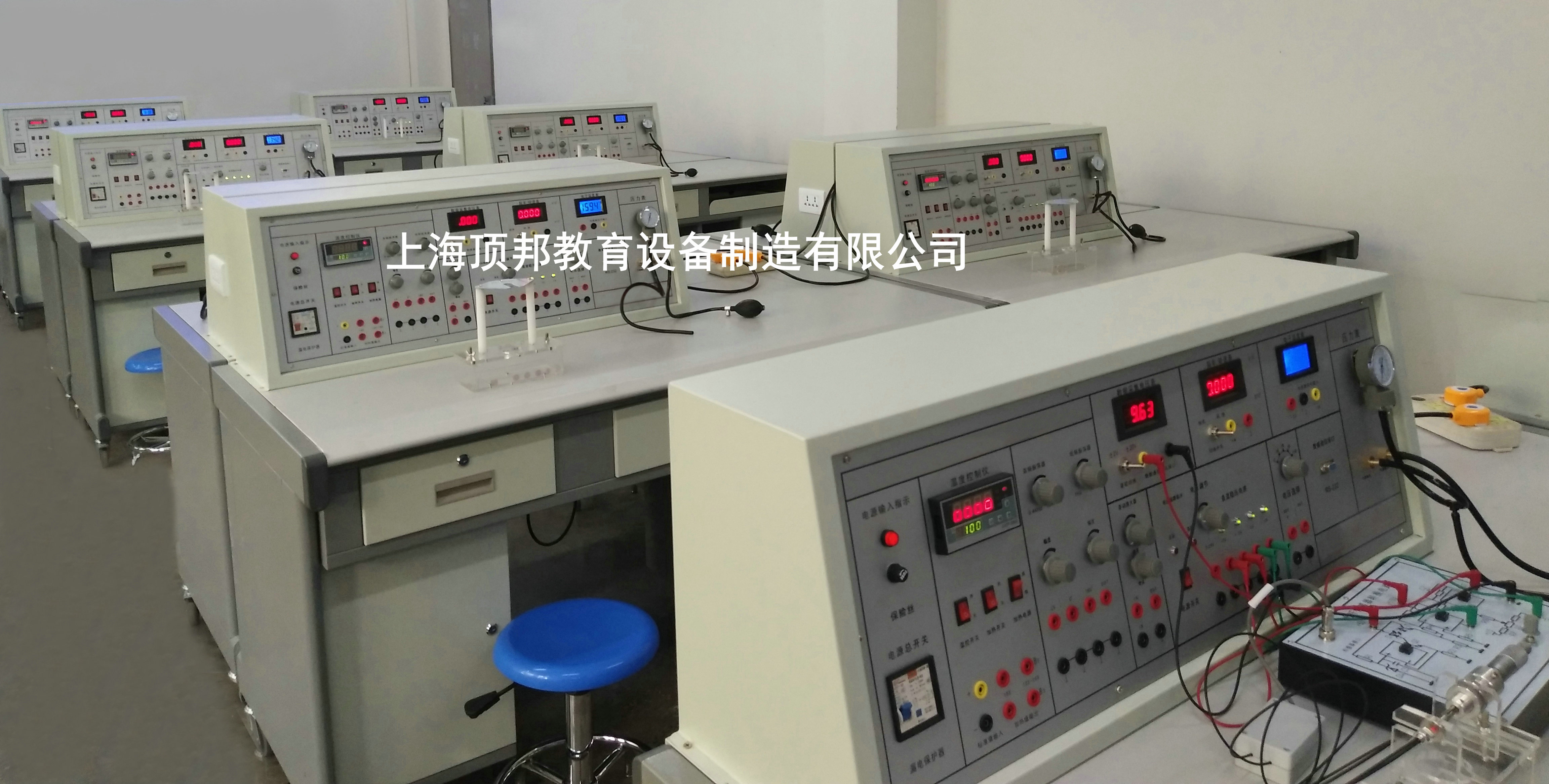 傳感器實(shí)訓(xùn)室建設(shè)方案(圖3) 傳感器實(shí)驗(yàn)臺(tái)