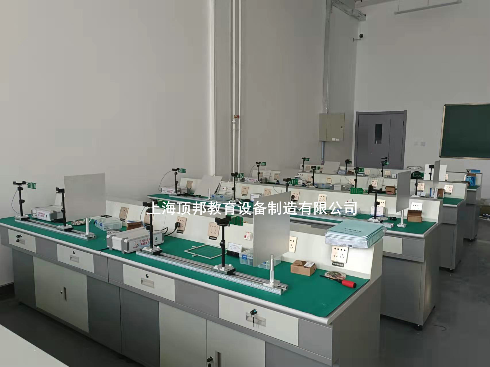 電磁場電磁波可視化實驗室建設(shè)方案(圖2) 電磁場電磁波可視化教學(xué)實驗系統(tǒng)