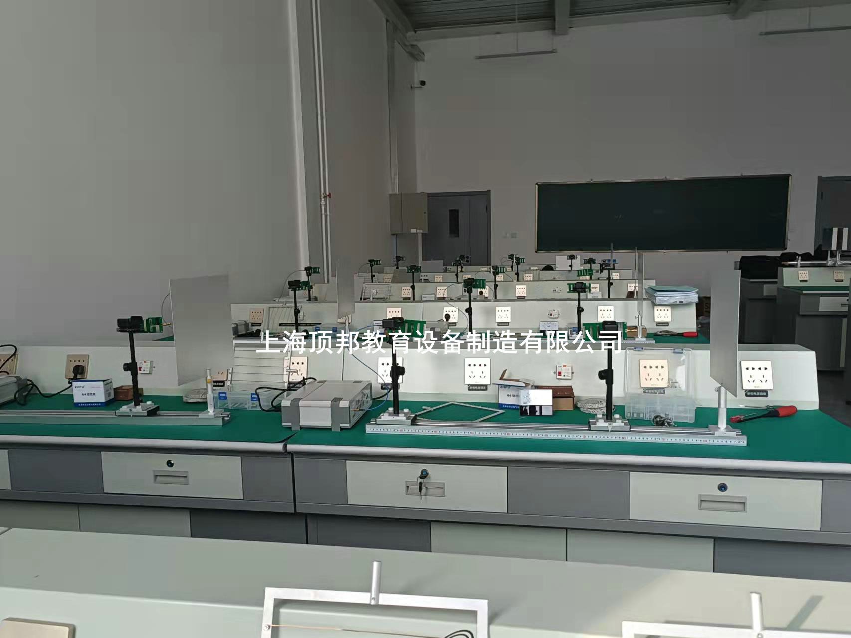 電磁場電磁波可視化實驗室建設(shè)方案(圖3) 電磁場電磁波可視化教學(xué)實驗系統(tǒng)