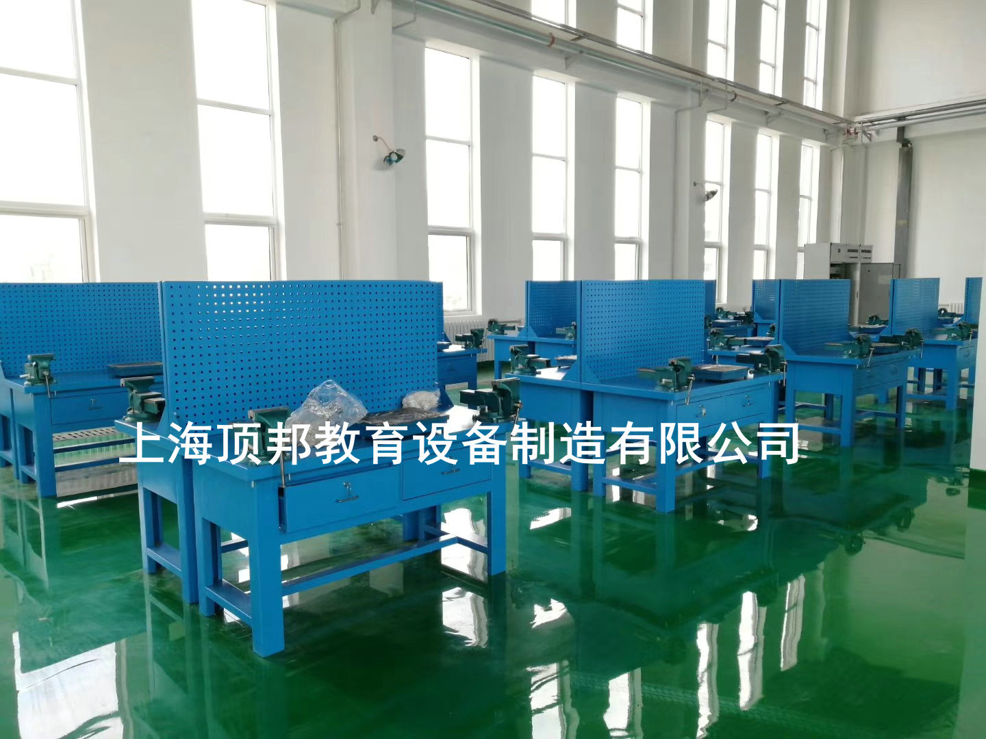 鉗工實訓(xùn)室建設(shè)方案(圖3) 鉗工臺