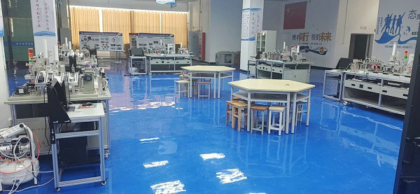 自動化生產(chǎn)線實訓室介紹(圖1) 自動化生產(chǎn)線實訓室介紹(圖1)