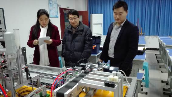 自動化生產(chǎn)線實訓室介紹(圖4) 自動化生產(chǎn)線實訓室介紹(圖4)