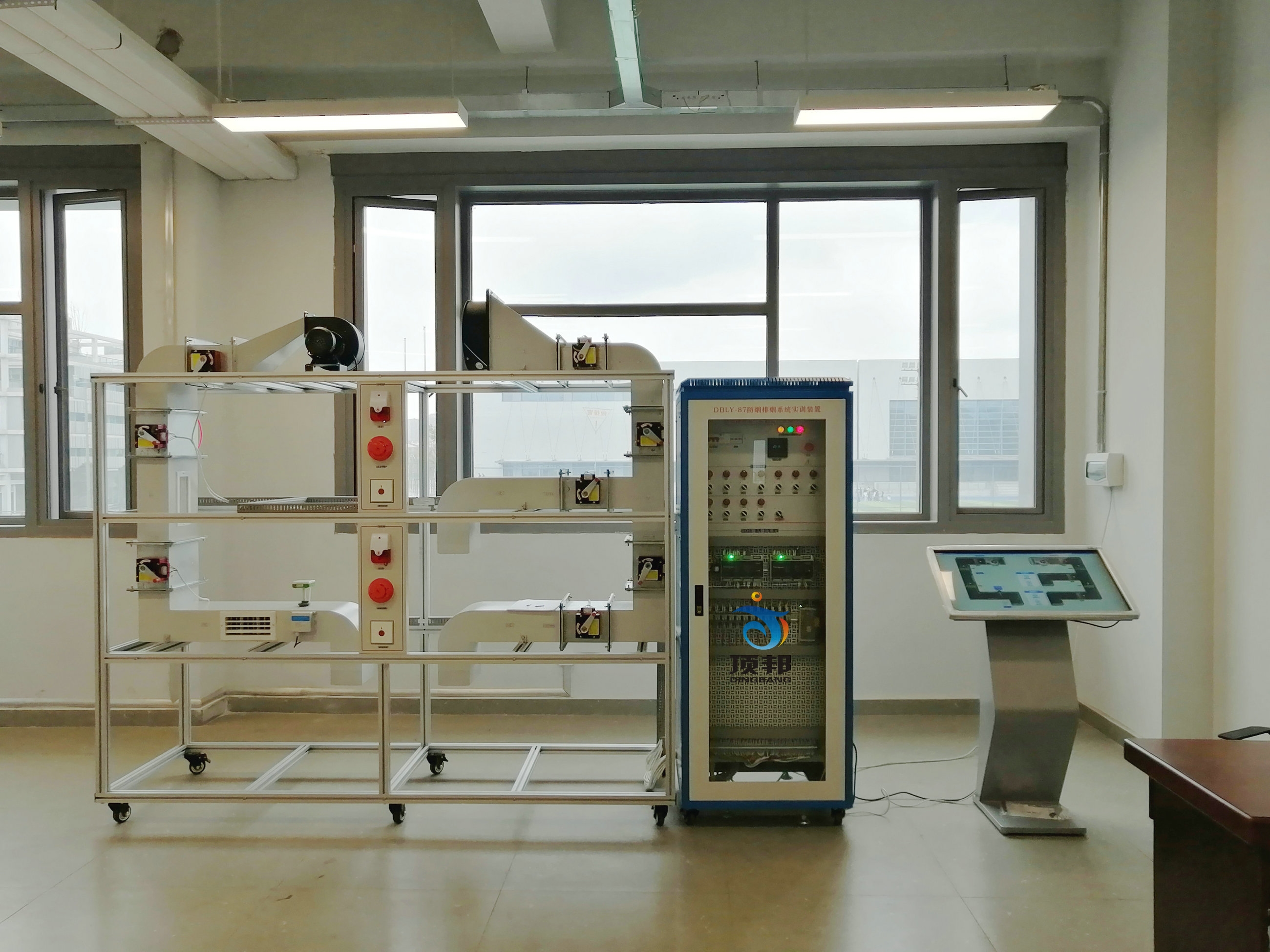 防煙排煙系統(tǒng)實(shí)訓(xùn)裝置,消防實(shí)訓(xùn)設(shè)備(圖1) 防煙排煙系統(tǒng)實(shí)訓(xùn)裝置