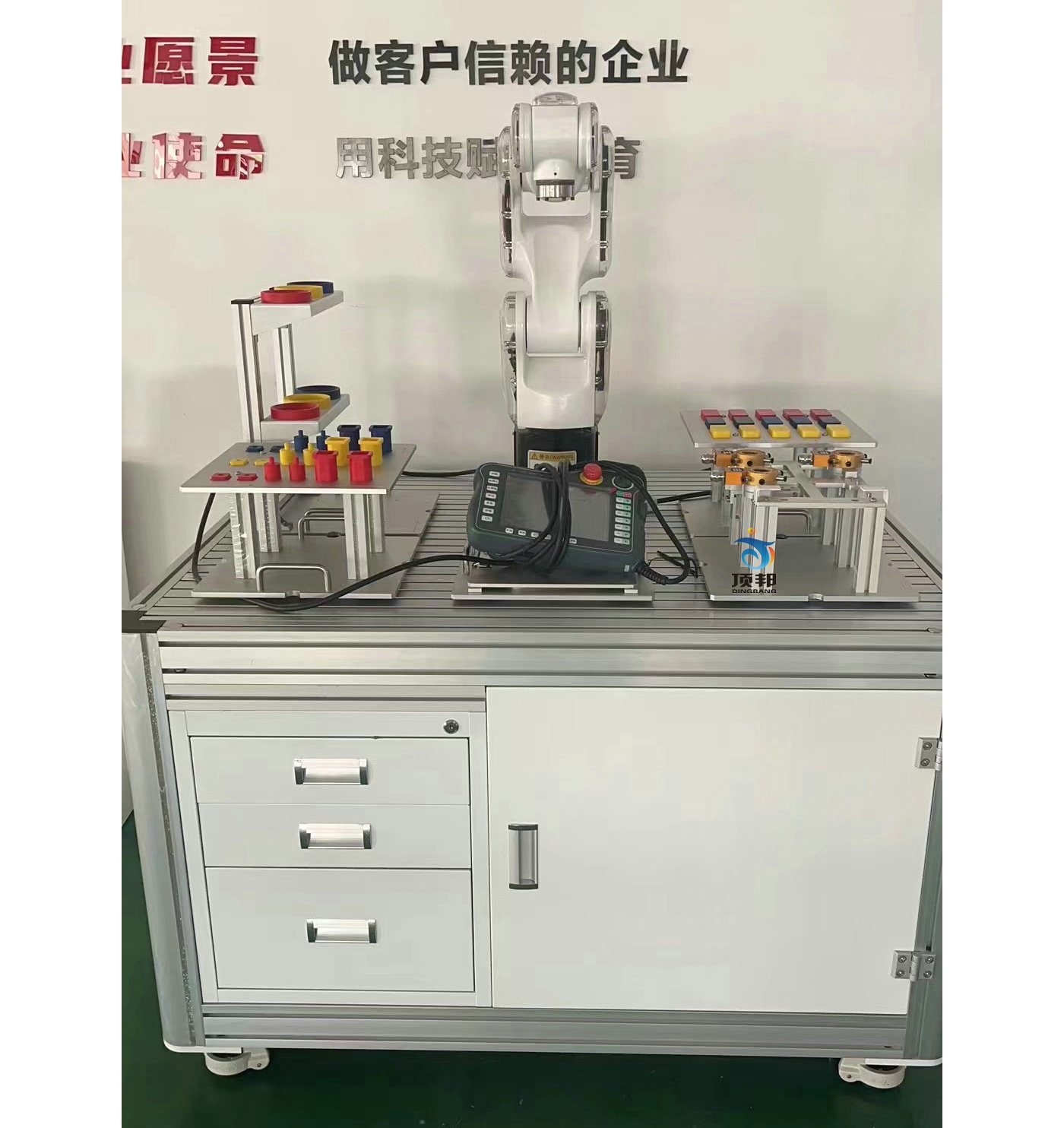 工業(yè)機器人拆裝與調試實訓臺,機器人拆裝實驗臺(圖1) 工業(yè)機器人拆裝實訓裝置