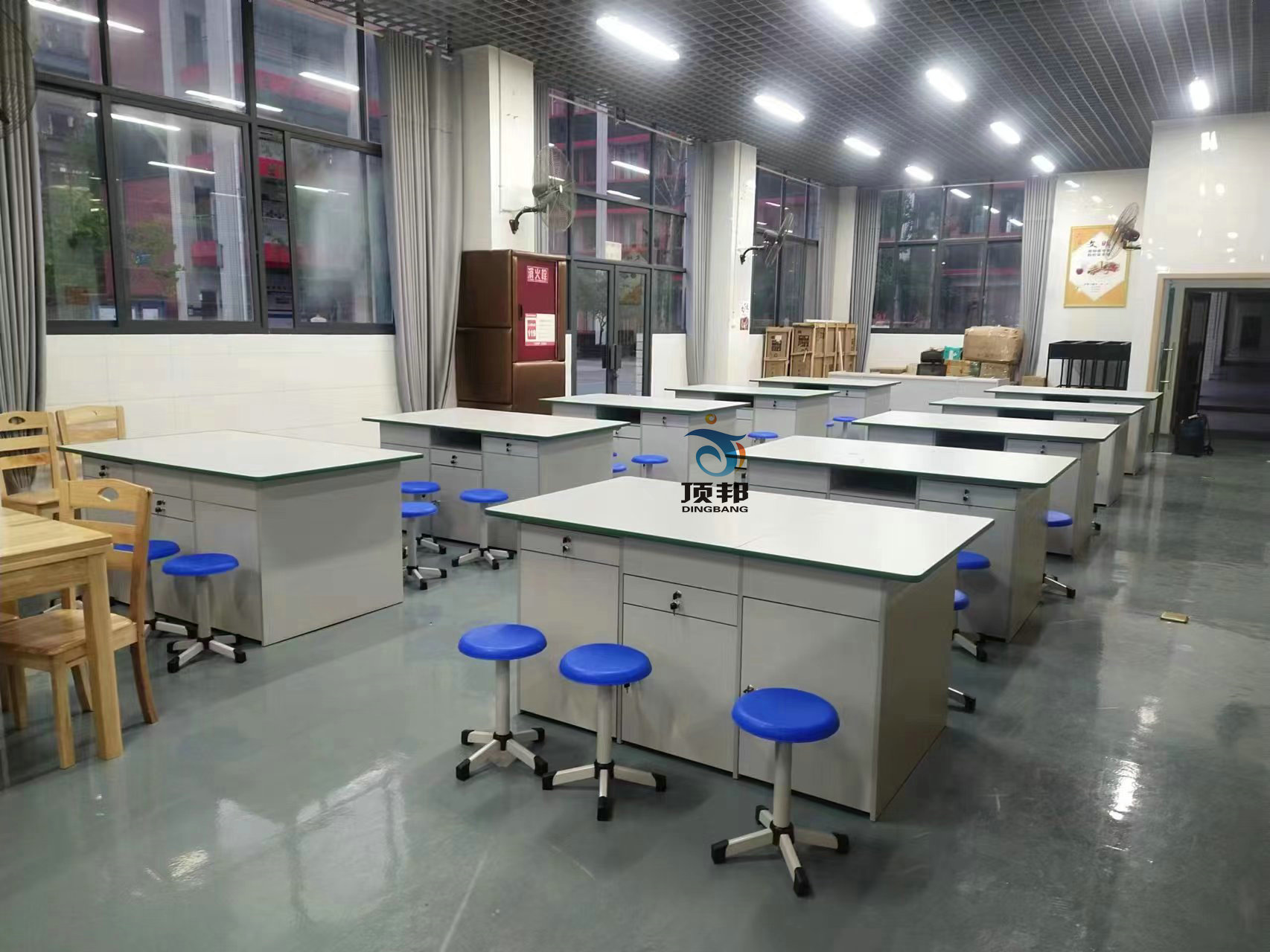 中學(xué)勞技室設(shè)備