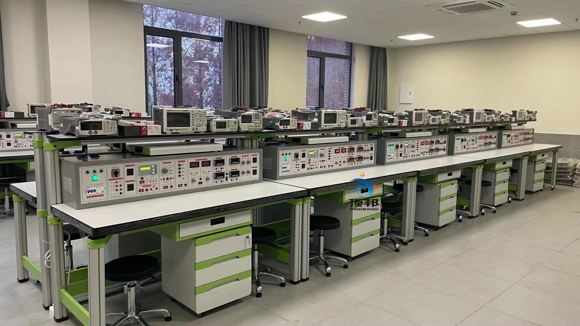 電工電子技術綜合應用創(chuàng)新實訓考核裝置(圖2) 電工電子技術綜合應用創(chuàng)新實訓考核裝置