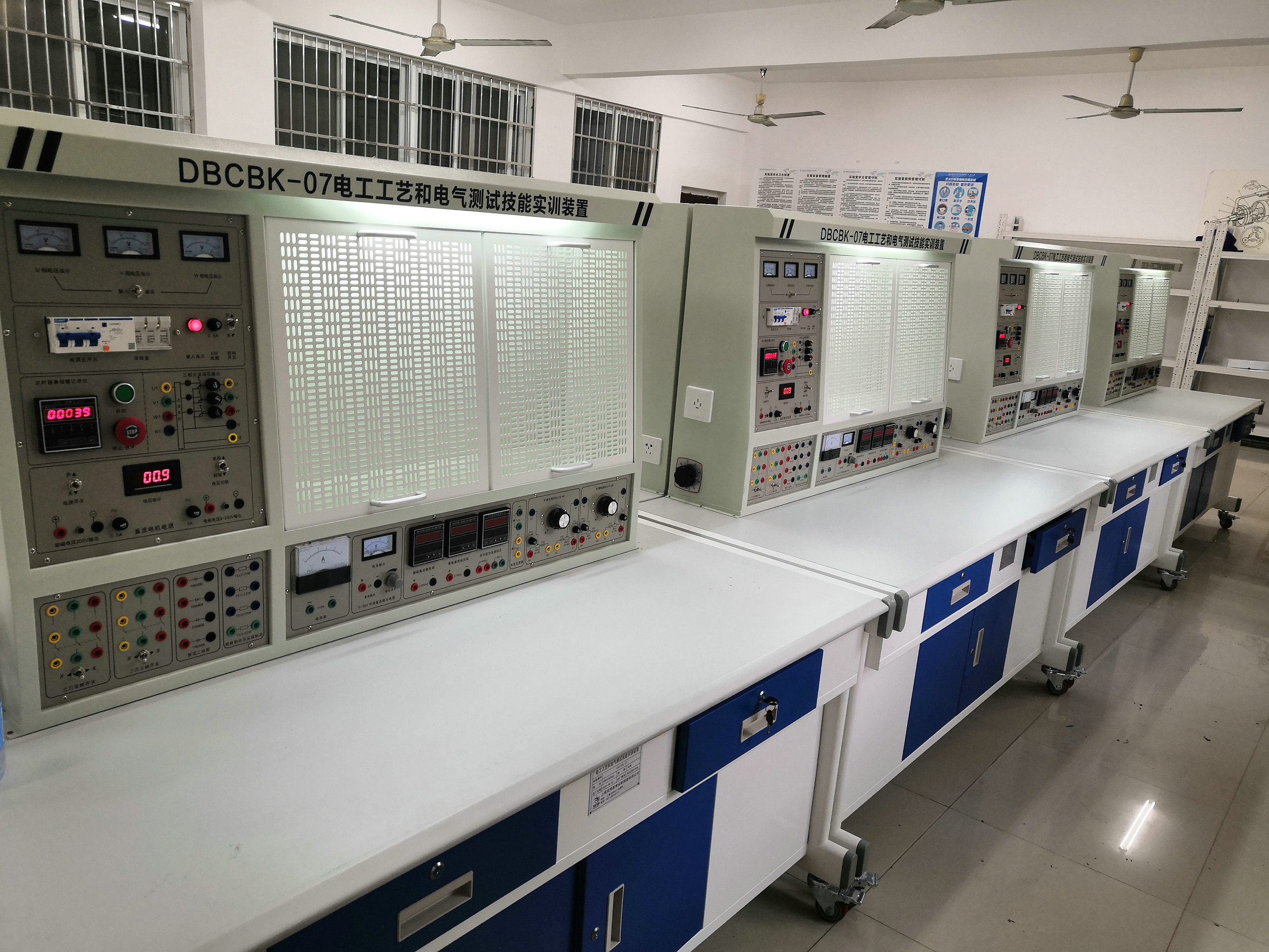 船舶電工工藝和電氣測(cè)試技能實(shí)訓(xùn)裝置