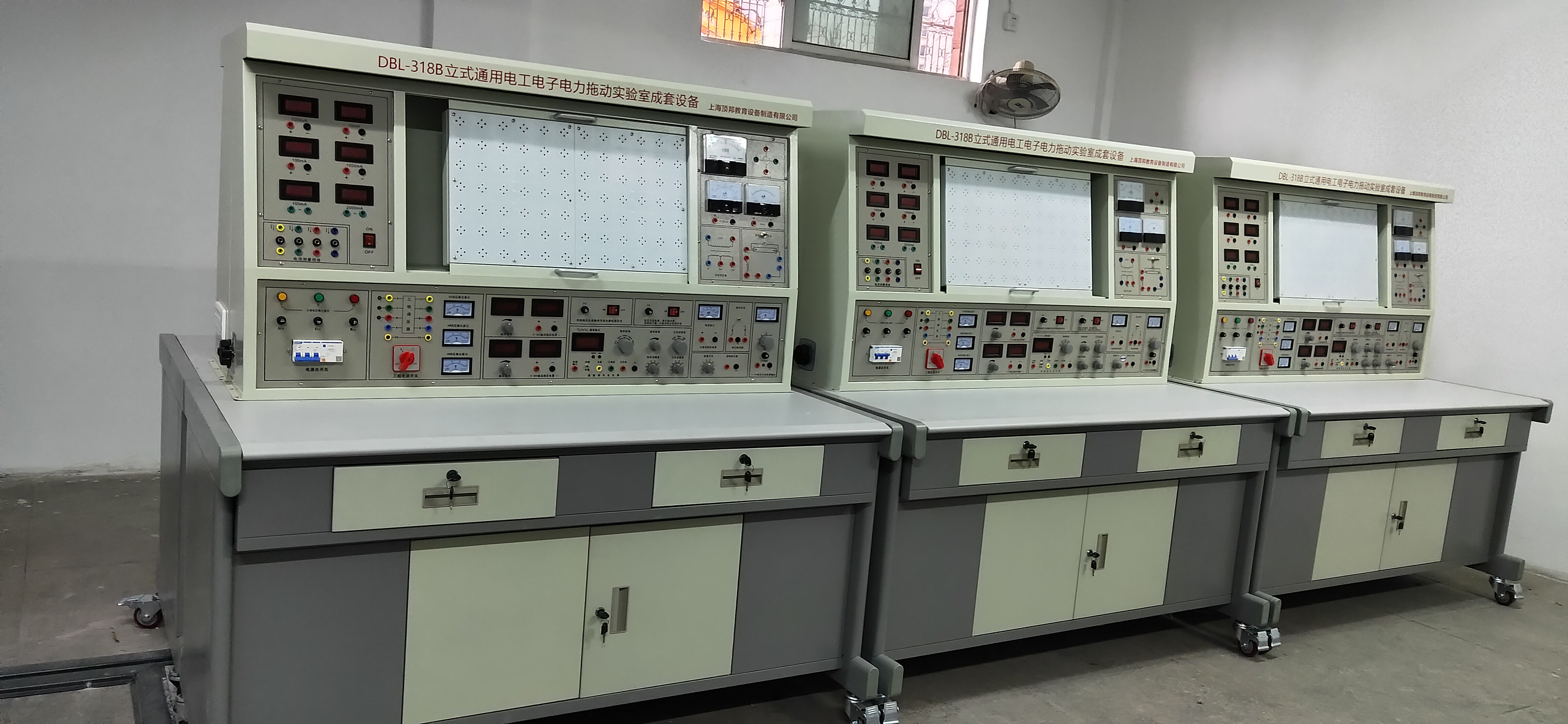 立式通用電工、電子、電力拖動(dòng)實(shí)驗(yàn)室成套設(shè)備