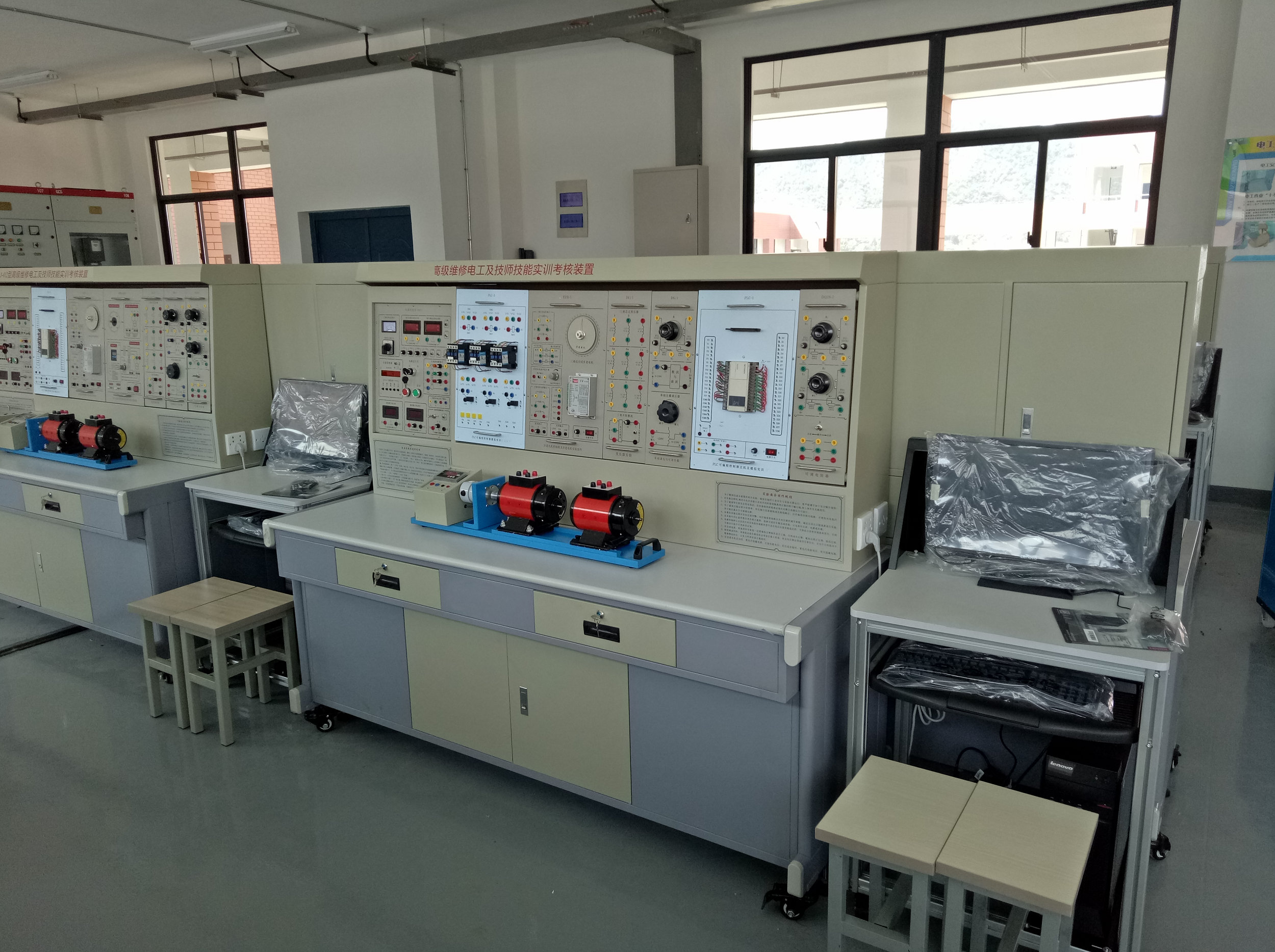 高級維修電工及技師技能實訓考核裝置(圖2) 高級維修電工及技師技能實訓考核裝置