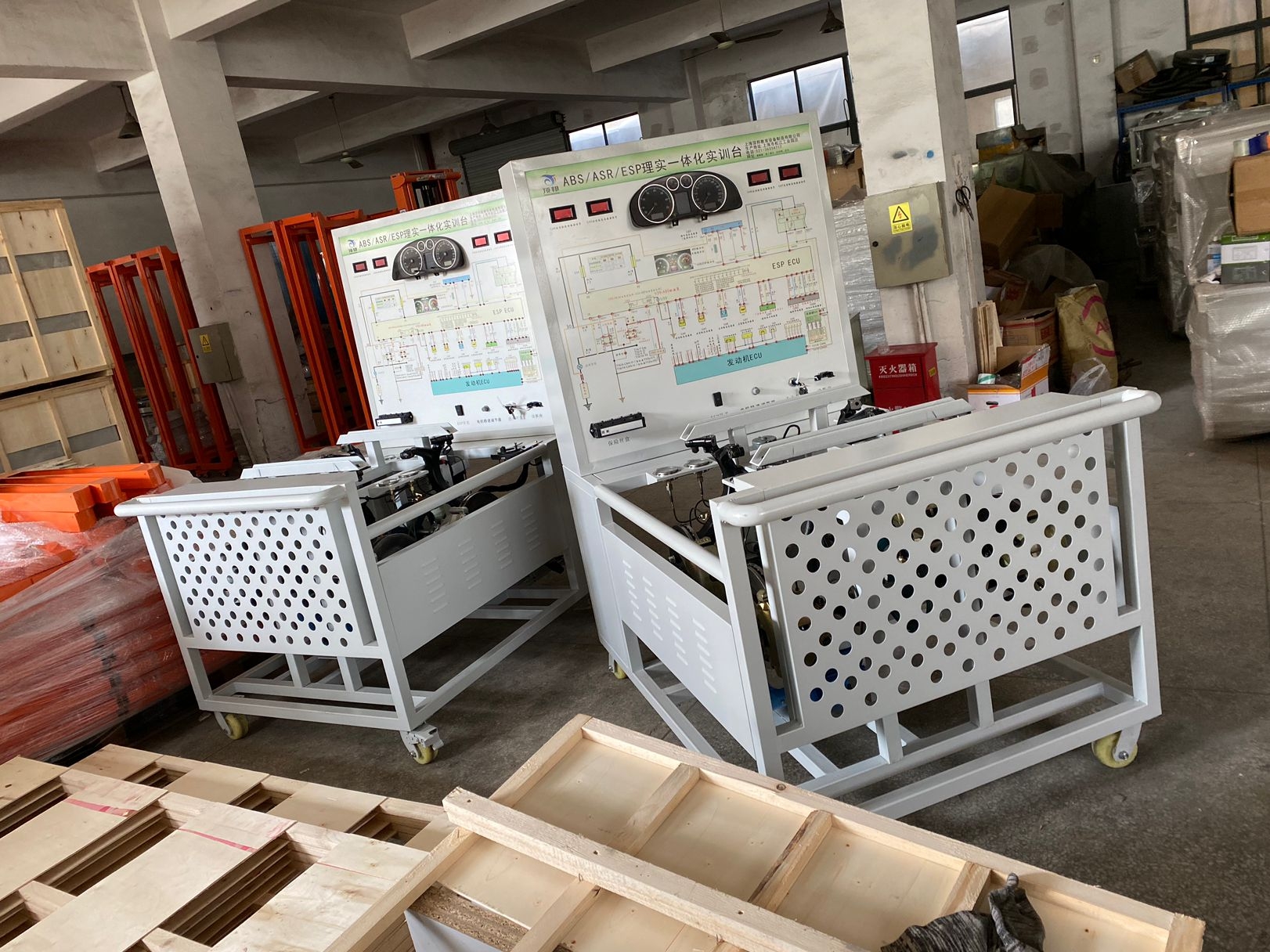 ABS/ASR/ESP制動(dòng)系統(tǒng)實(shí)訓(xùn)臺(圖2) ABS/ASR/ESP制動(dòng)系統(tǒng)實(shí)訓(xùn)臺