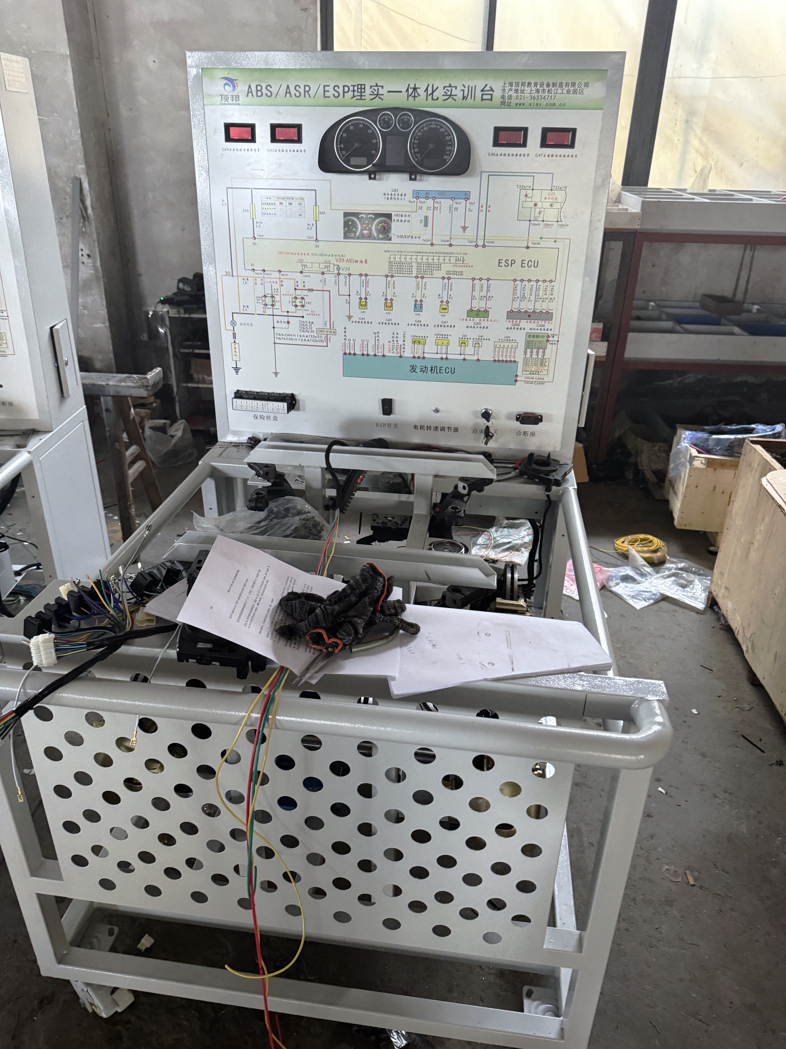 ABS/ASR/ESP制動(dòng)系統(tǒng)實(shí)訓(xùn)臺(圖3) ABS/ASR/ESP制動(dòng)系統(tǒng)實(shí)訓(xùn)臺