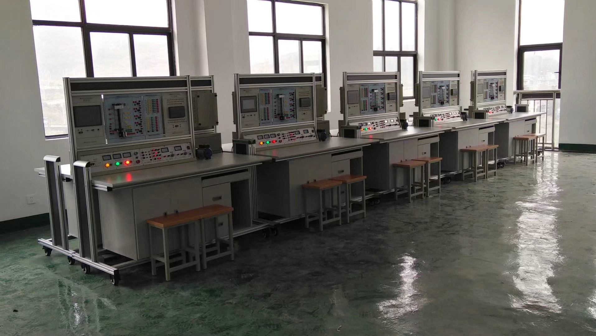 網(wǎng)絡(luò)型PLC可編程控制器、變頻調(diào)速及電氣控制實(shí)驗(yàn)裝置