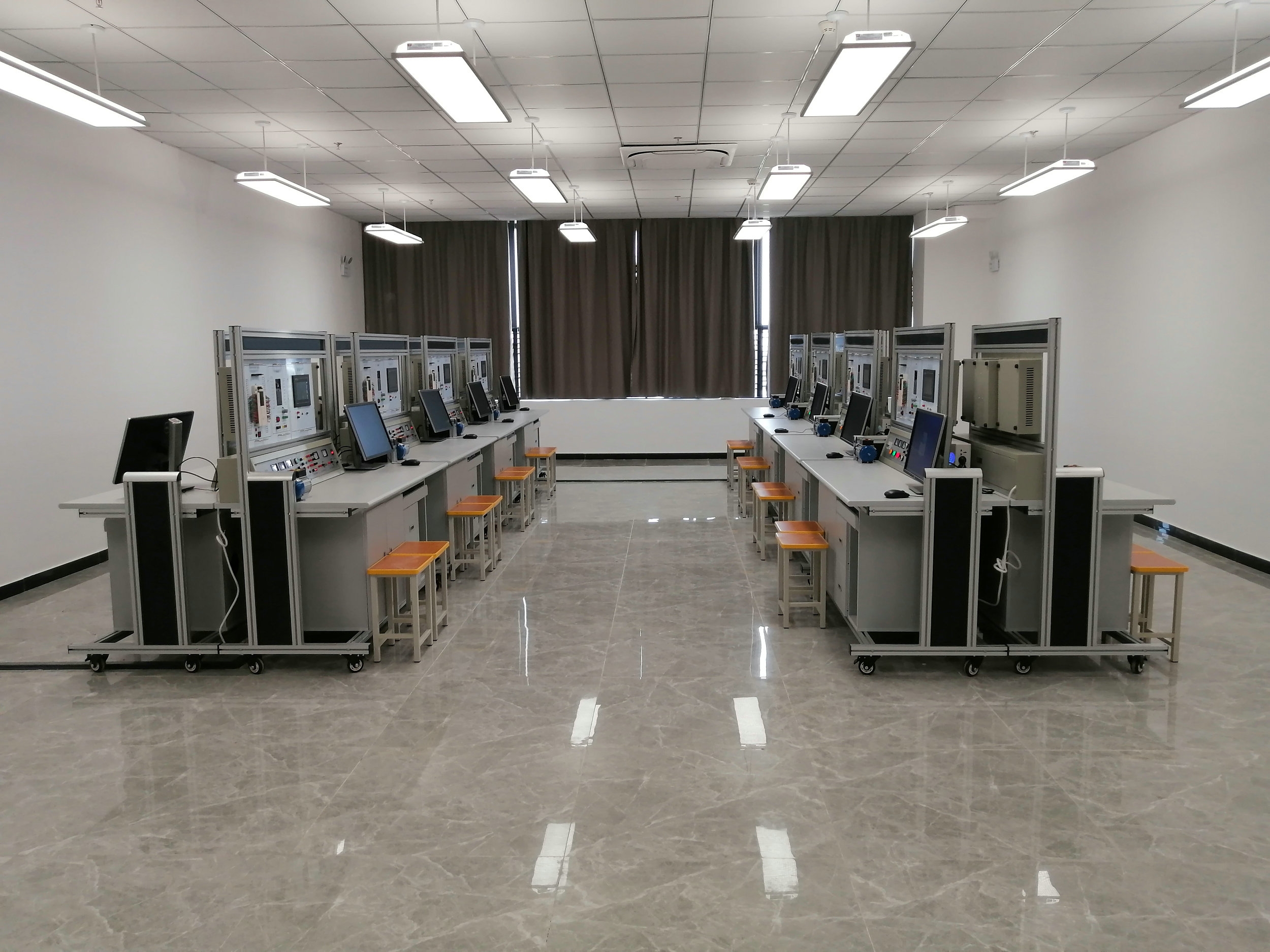 網(wǎng)絡(luò)型PLC可編程控制器實(shí)驗(yàn)裝置