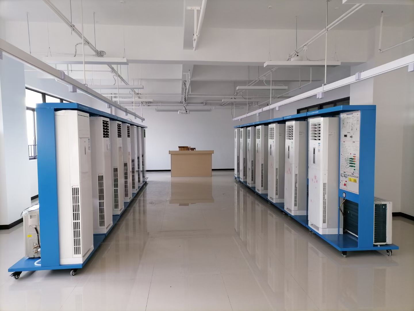 柜式空調(diào)技能實(shí)訓(xùn)考核裝置(圖3) 柜式空調(diào)技能實(shí)訓(xùn)考核裝置