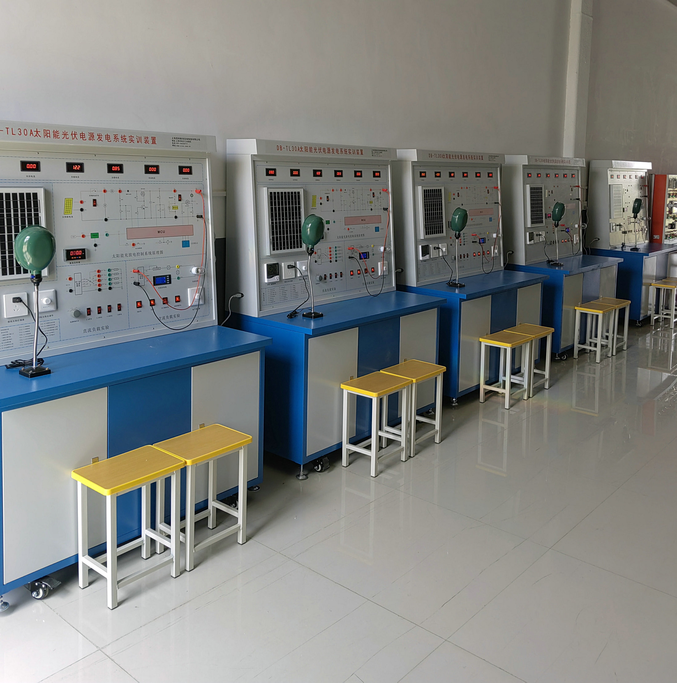 太陽能光伏電源發(fā)電系統(tǒng)實(shí)訓(xùn)裝置(圖3) 太陽能光伏電源發(fā)電系統(tǒng)實(shí)訓(xùn)裝置