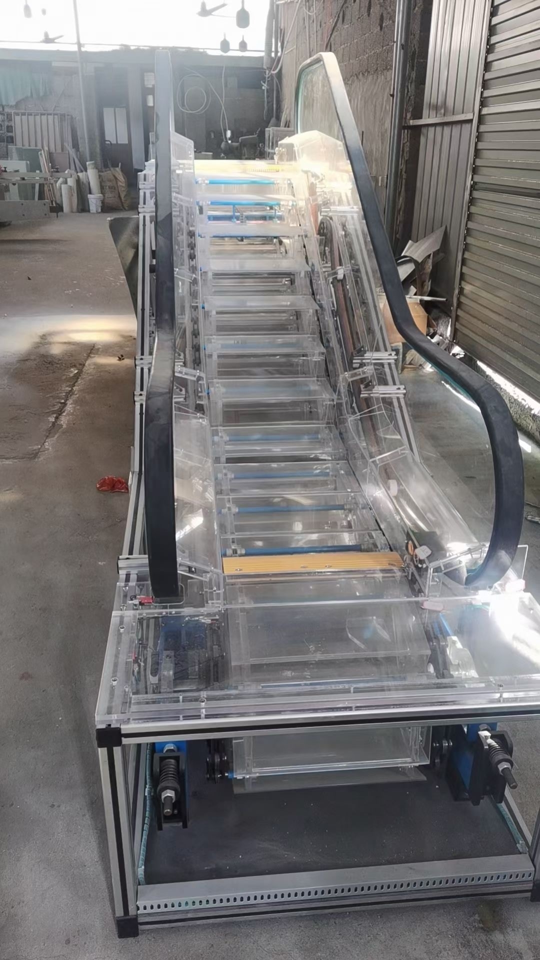 透明扶梯教學(xué)模型(圖1) 透明扶梯教學(xué)模型