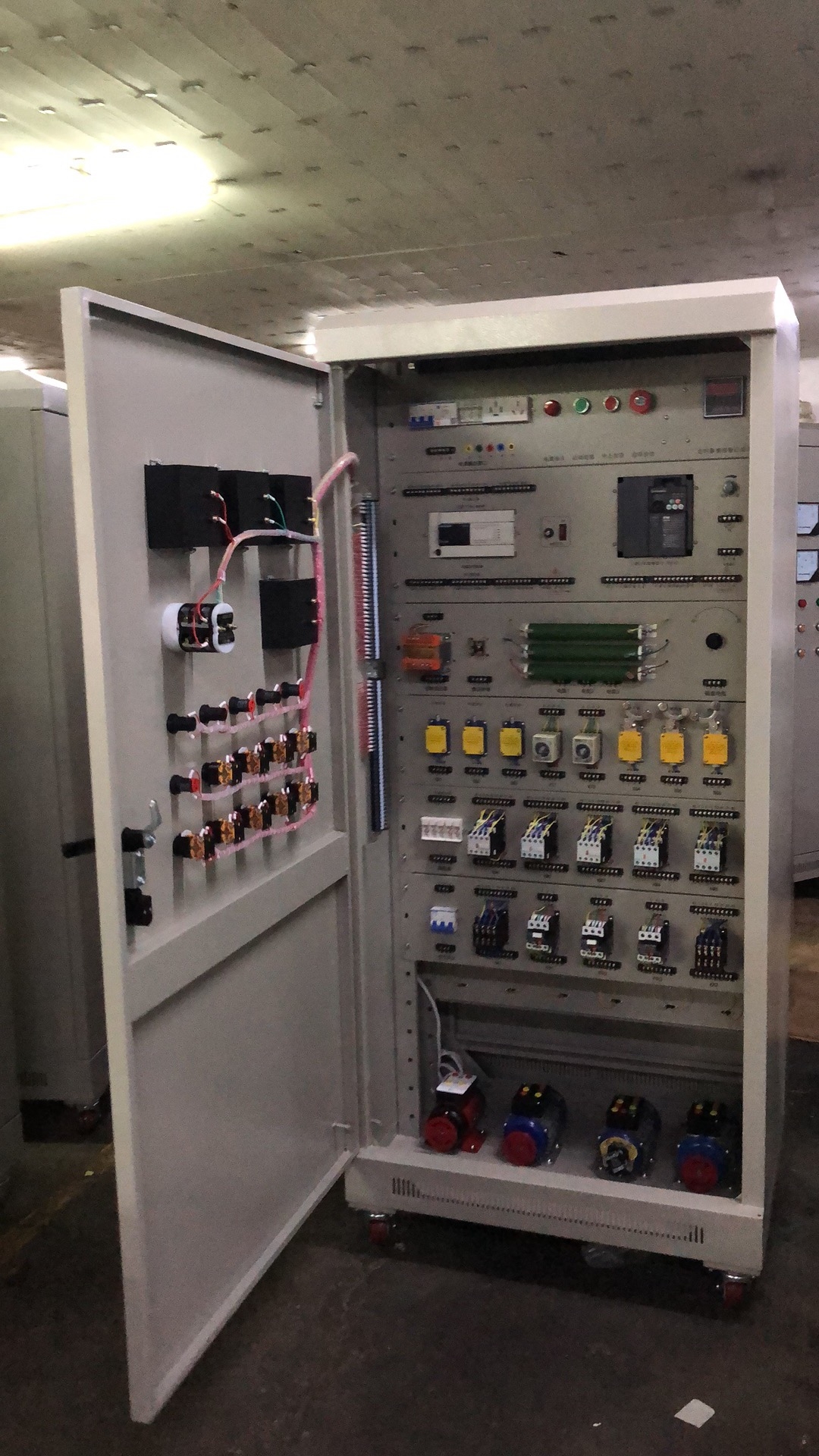 高級電工.電拖.PLC綜合實訓考核裝置(柜式)(圖2) PLC實訓考核柜