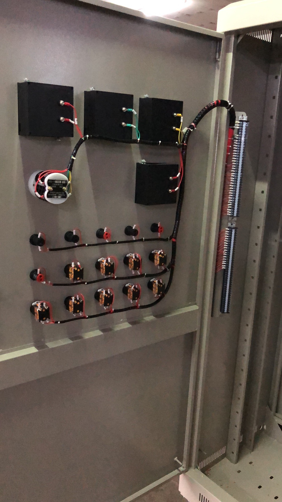 高級電工.電拖.PLC綜合實訓考核裝置(柜式)(圖3) PLC實訓考核柜面板