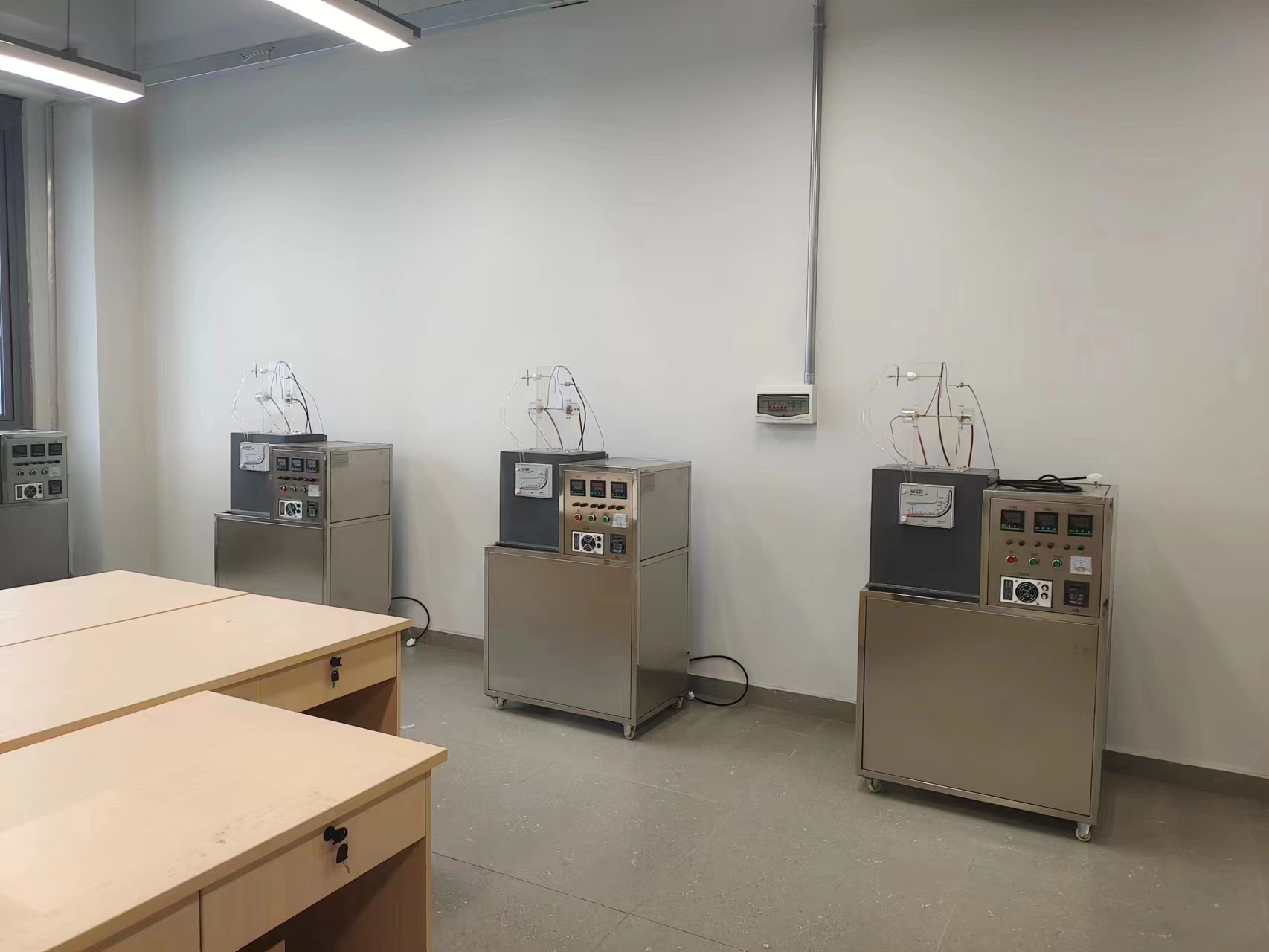 空氣橫掠單管強迫對流的換熱實驗臺(圖3) 空氣橫掠單管強迫對流的換熱實驗臺