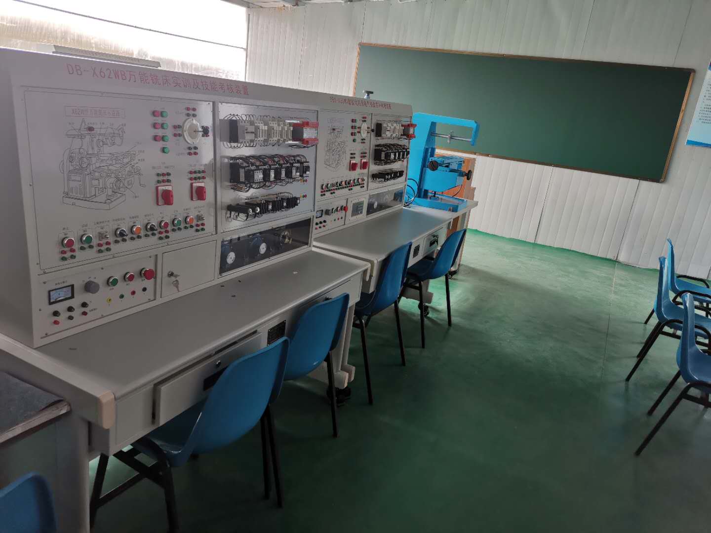 萬能銑床實訓及技能考核裝置