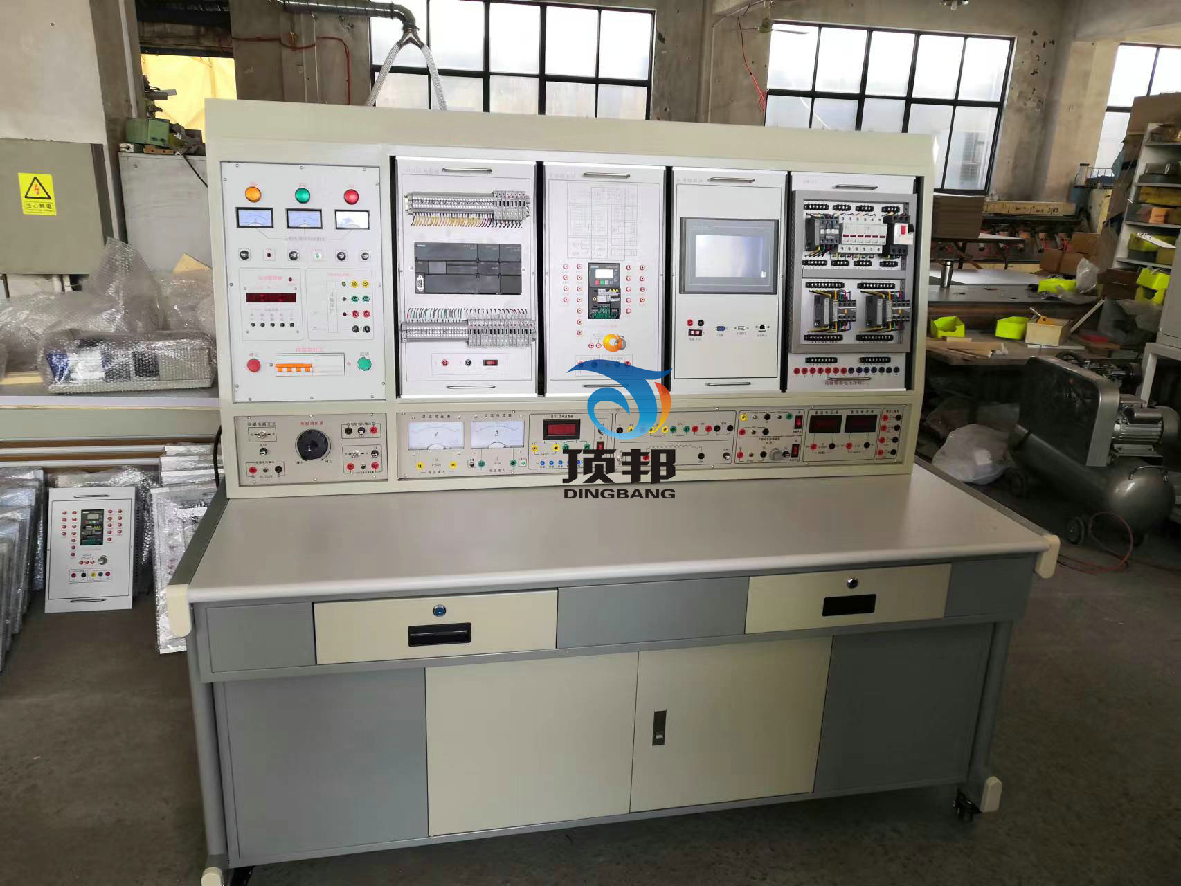 維修電工技師.高級技師技能實訓(xùn)考核裝置(圖2) 維修電工技師·高級技師技能實訓(xùn)考核裝置