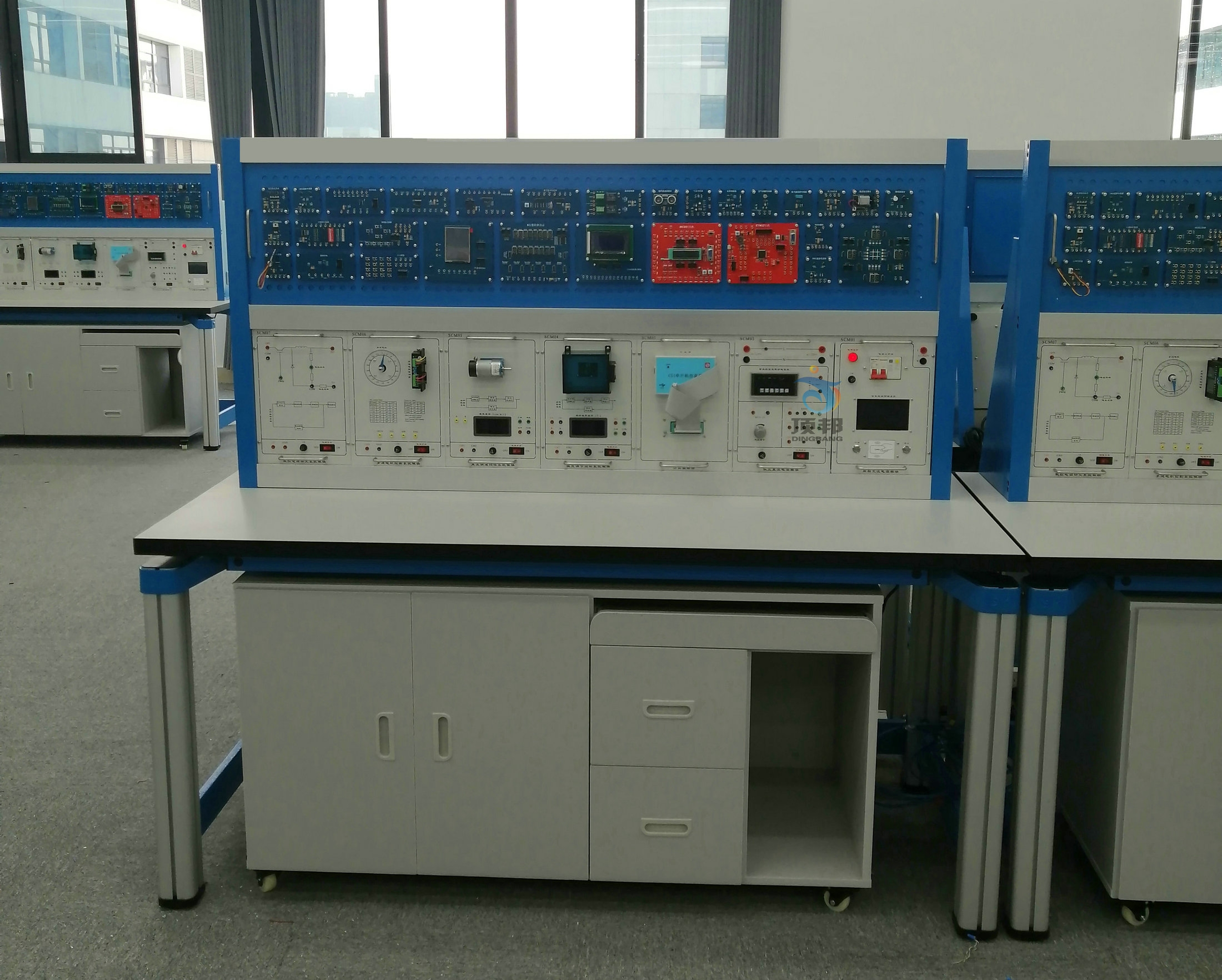 單片機應(yīng)用綜合實訓平臺(圖2) 單片機應(yīng)用綜合實訓平臺