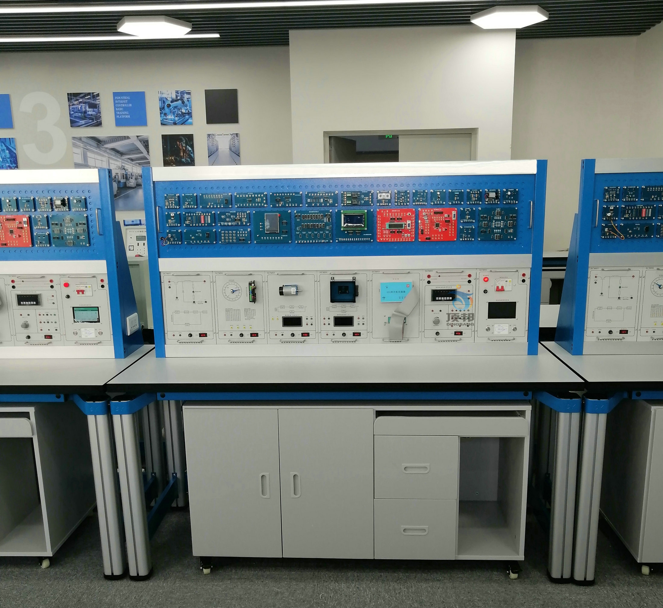 單片機應(yīng)用綜合實訓平臺(圖3) 單片機應(yīng)用綜合實訓平臺