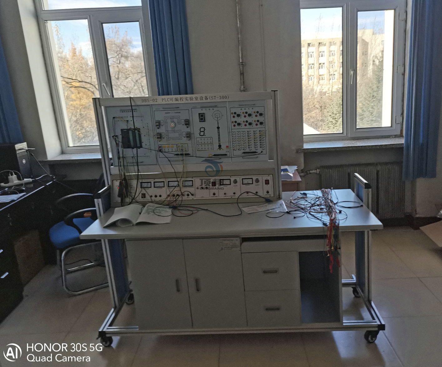 PLC可編程實驗室設(shè)備(S7-300)(圖2) PLC可編程實驗室設(shè)備(S7-300)