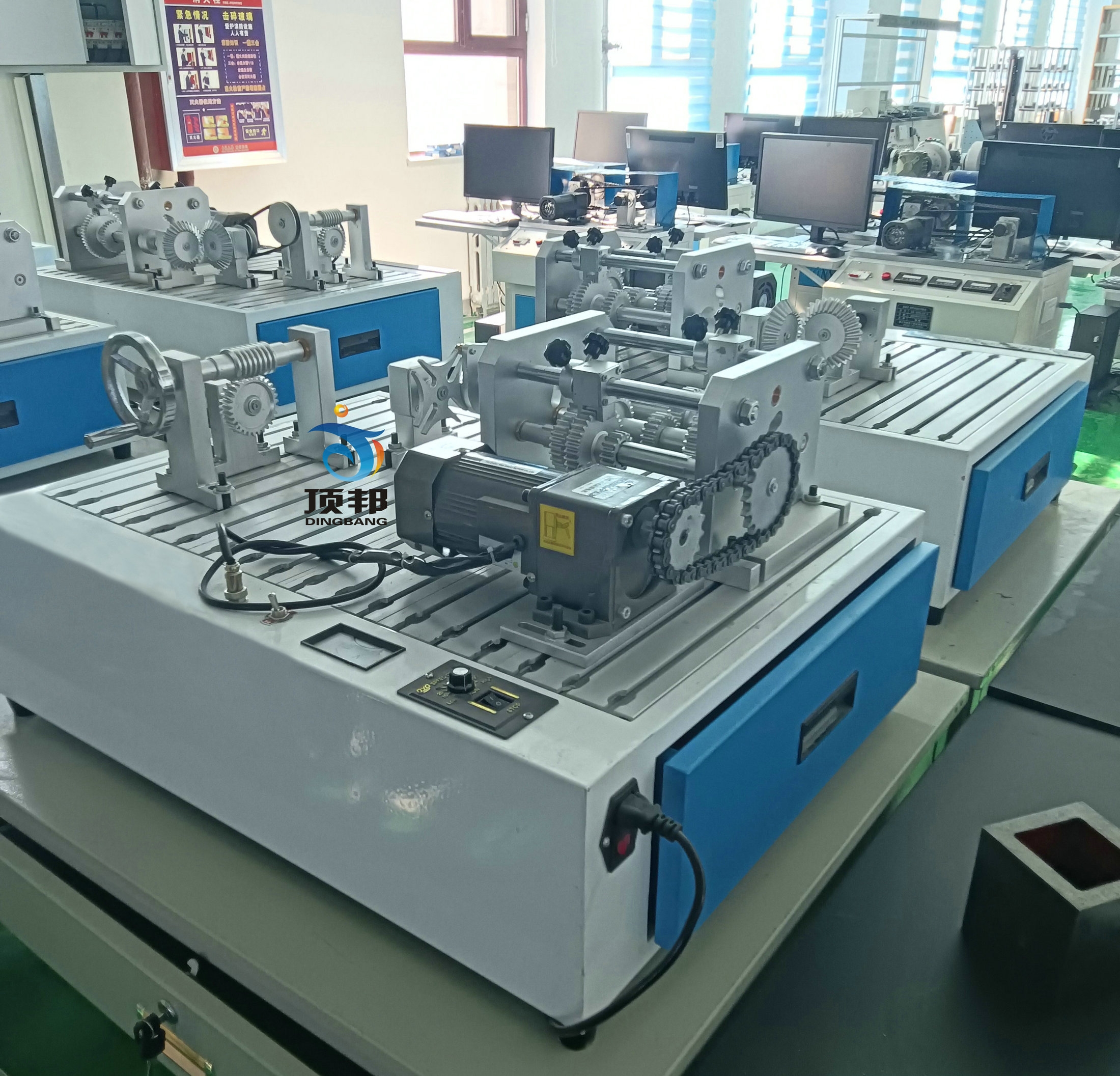 便攜式機(jī)械系統(tǒng)傳動創(chuàng)新組合設(shè)計實驗臺