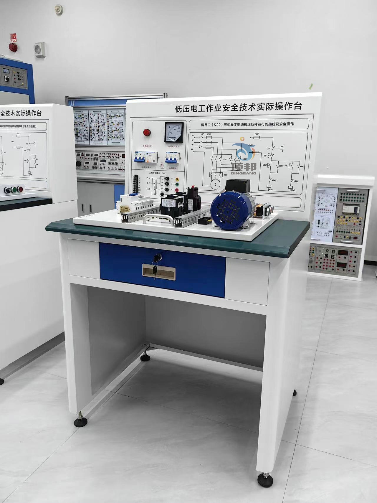 低壓電工作業(yè)安全技術(shù)實(shí)際操作臺(圖3) 低壓電工作業(yè)安全技術(shù)實(shí)際操作臺