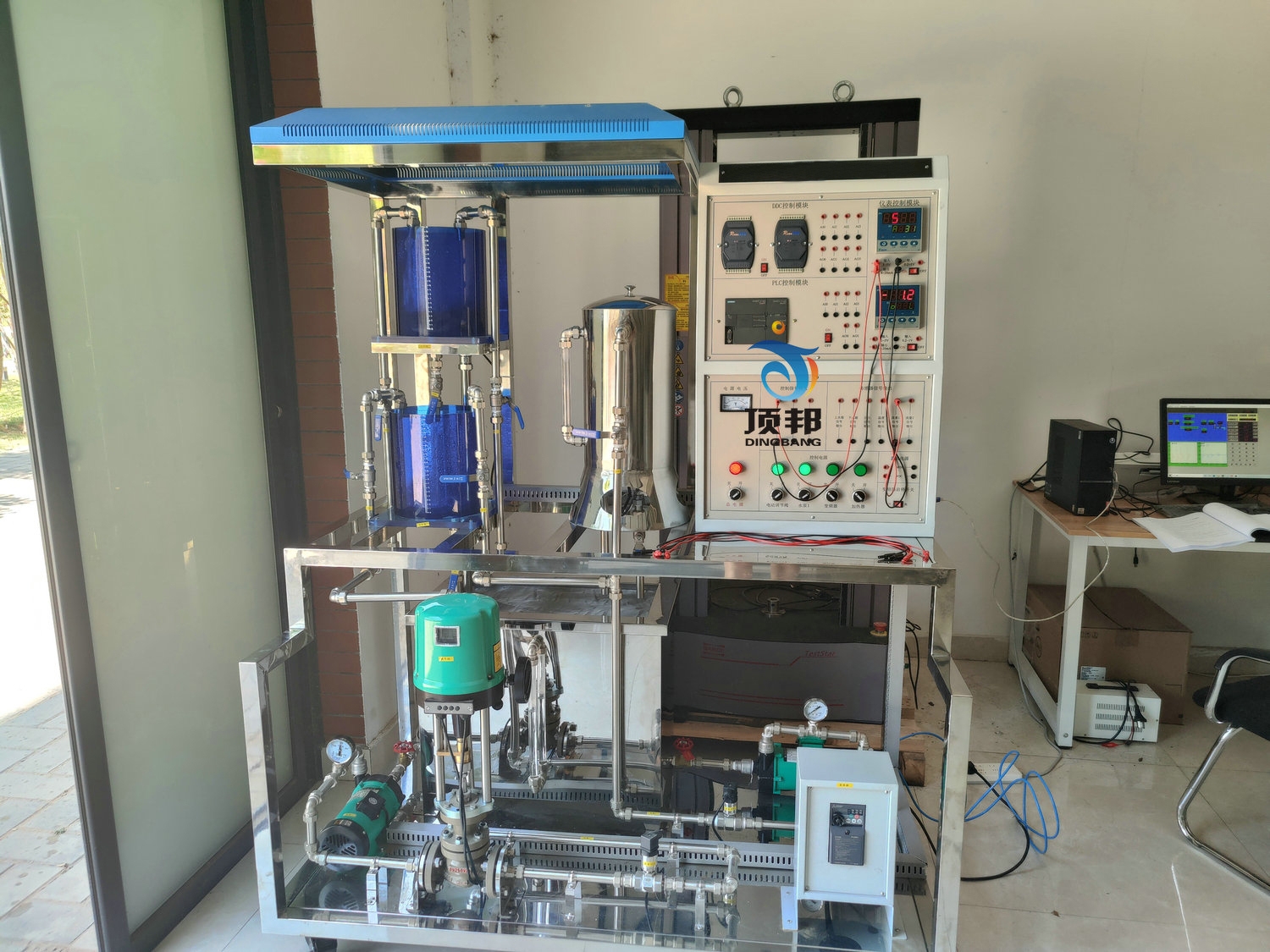 過(guò)程控制儀表工實(shí)訓(xùn)裝置(圖2) 過(guò)程控制儀表工實(shí)訓(xùn)裝置