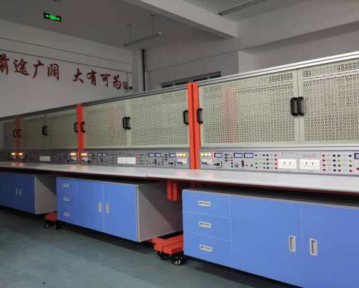 電拖與照明實(shí)訓(xùn)平臺(tái)(圖2) 電拖與照明實(shí)訓(xùn)平臺(tái)