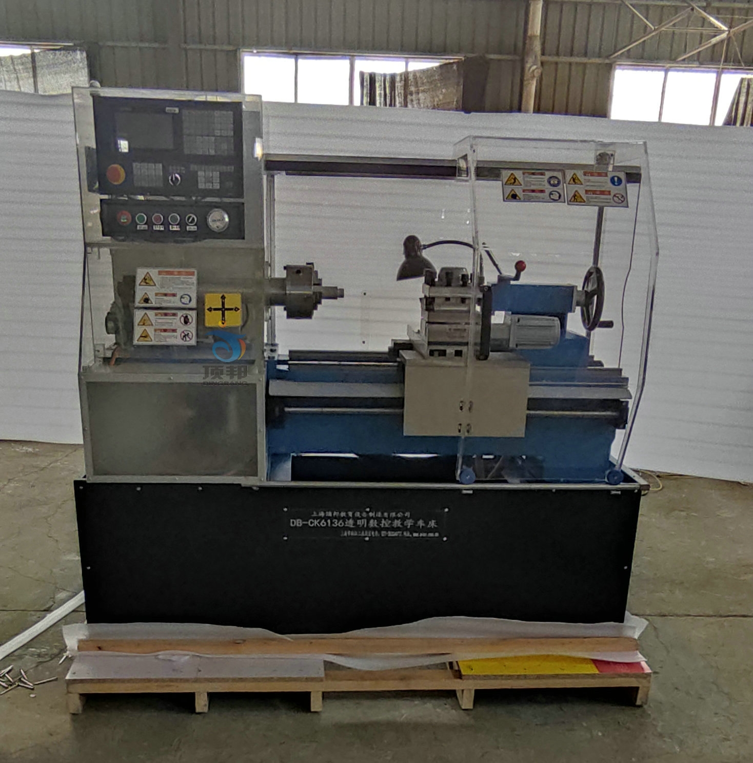 透明數(shù)控教學(xué)車床(圖2) 透明數(shù)控教學(xué)車床