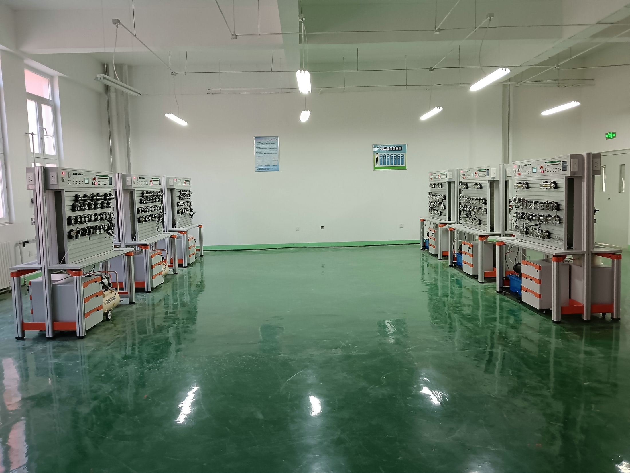 液壓氣動PLC控制綜合實訓(xùn)裝置(圖2) 液壓氣動PLC控制綜合實訓(xùn)裝置