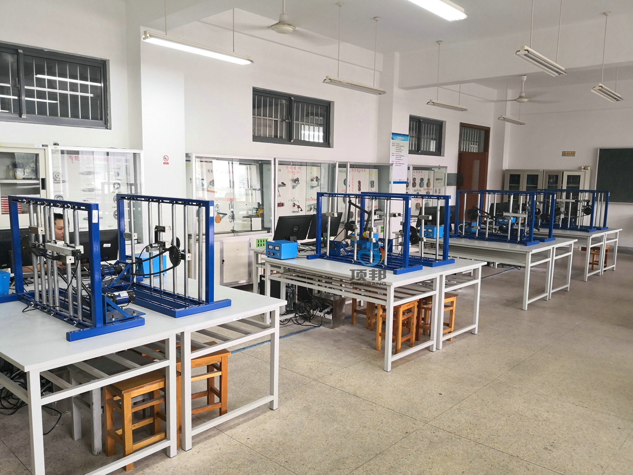 平面機構(gòu)運動設計分析與測試實驗臺