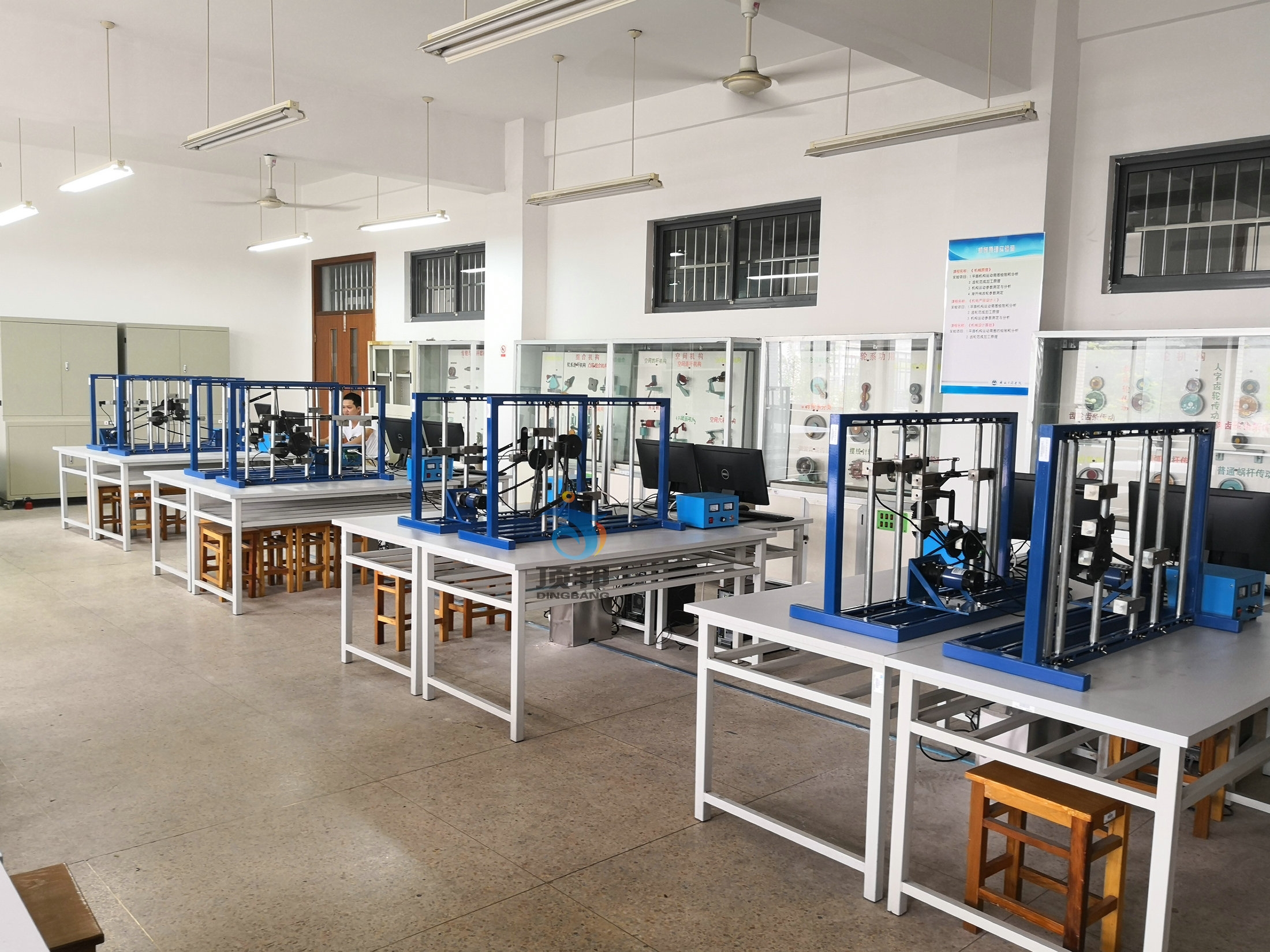 平面機構(gòu)運動設計分析與測試實驗臺