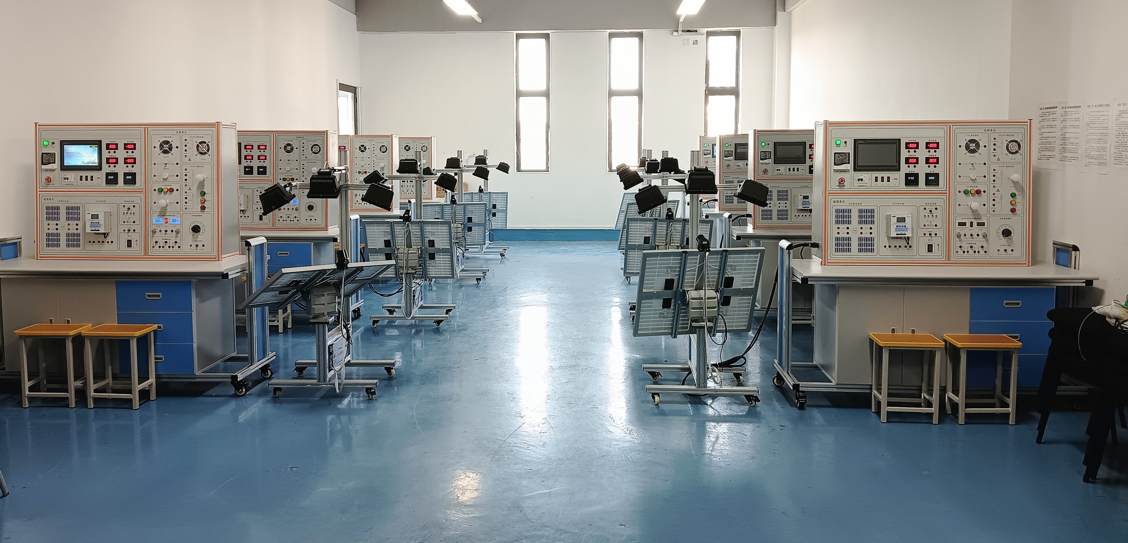 太陽能光伏發(fā)電系統(tǒng)實(shí)驗(yàn)實(shí)訓(xùn)臺(圖2) 太陽能光伏發(fā)電系統(tǒng)實(shí)驗(yàn)實(shí)訓(xùn)臺