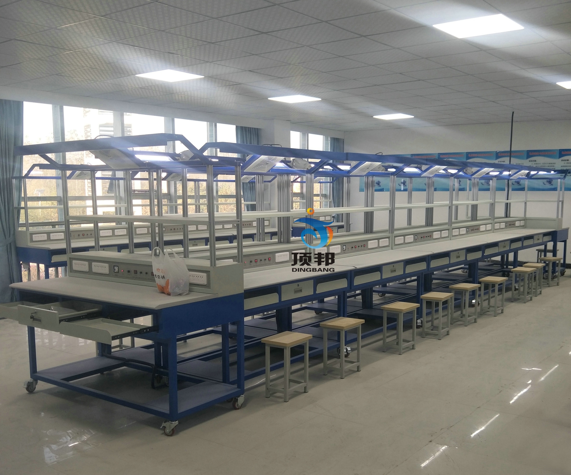 計算機組裝與維護實訓(xùn)室建設(shè)方案(圖2) 計算機組裝與維護實訓(xùn)裝置