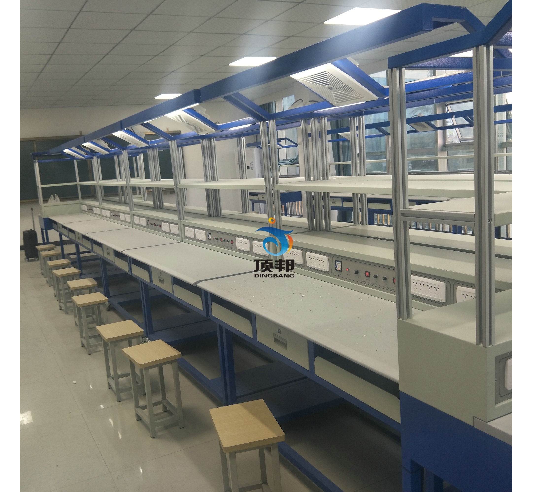 計算機組裝與維護實訓(xùn)室建設(shè)方案(圖5) 計算機組裝與維護實訓(xùn)裝置