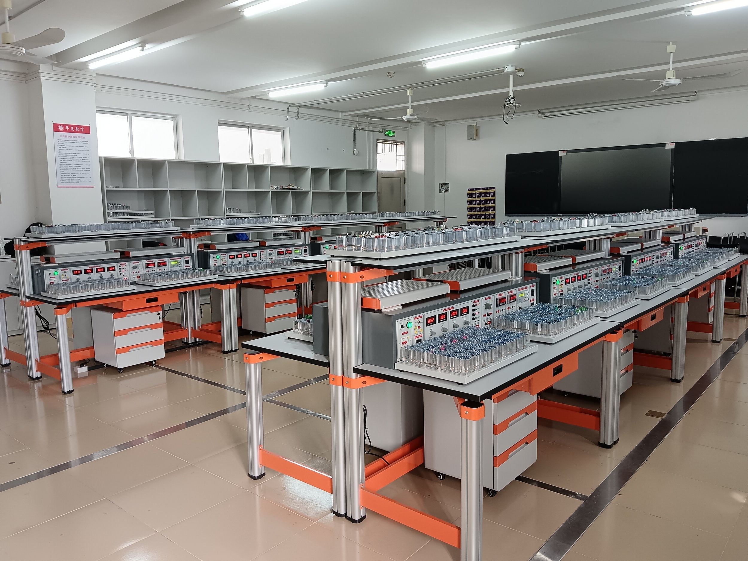 電子技術(shù)綜合應(yīng)用創(chuàng)新實訓考核裝置