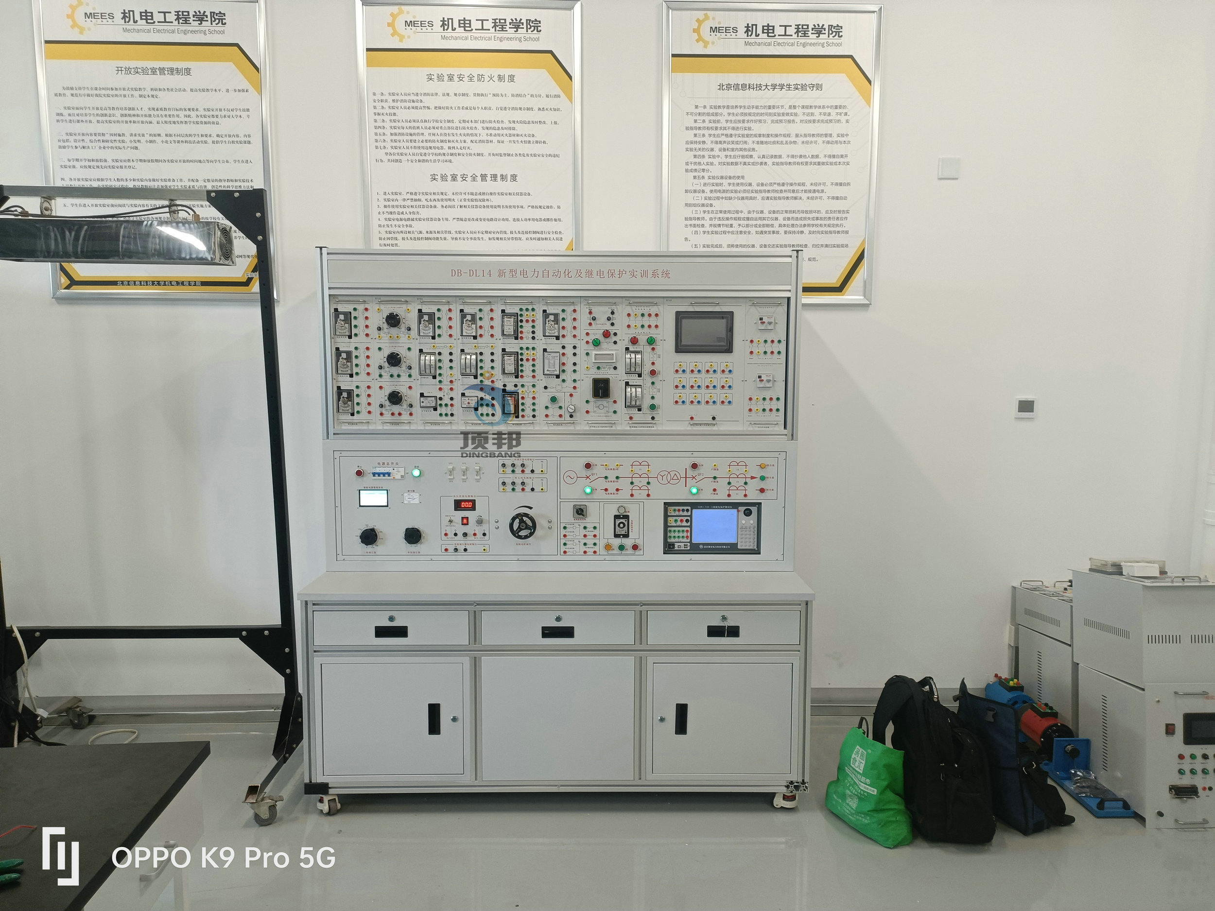 新型電力自動(dòng)化及繼電保護(hù)實(shí)訓(xùn)系統(tǒng)