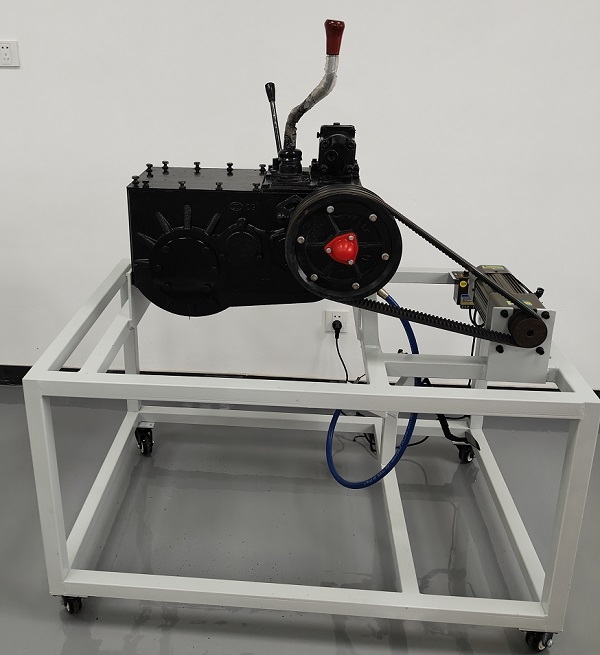 拖拉機(jī)變速器實(shí)訓(xùn)臺(tái)